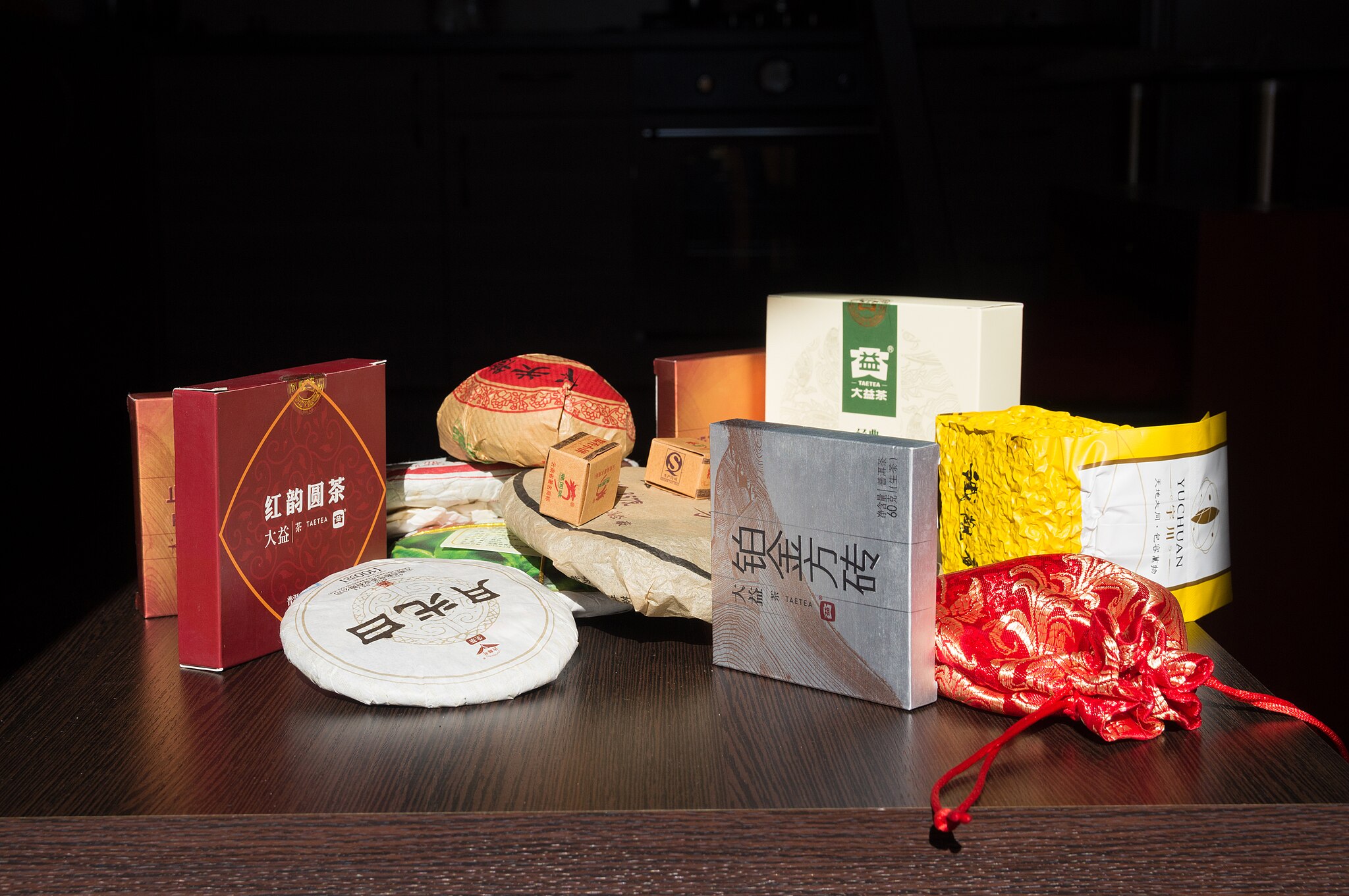 Différent types de thés et de boîtes de thé chinois, offerts lors de grandes occasions