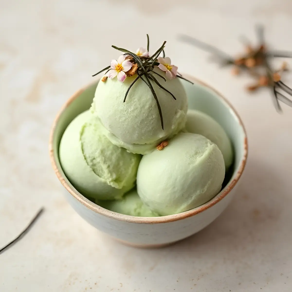 Glace au thé vert au jasmin : une fraîcheur florale qu’on voudra toute l’année