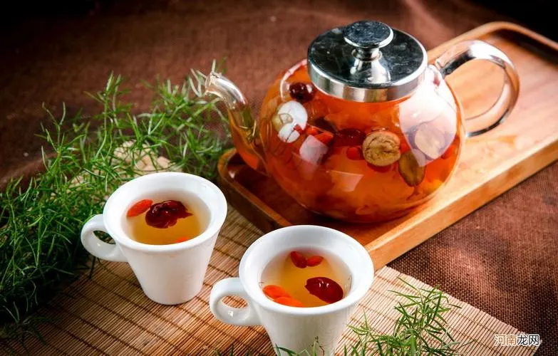 L&rsquo;Armoire à Pharmacie Secrète de l&rsquo;Asie : Le Pouvoir Subtil des Infusions Chinoises pour la Santé