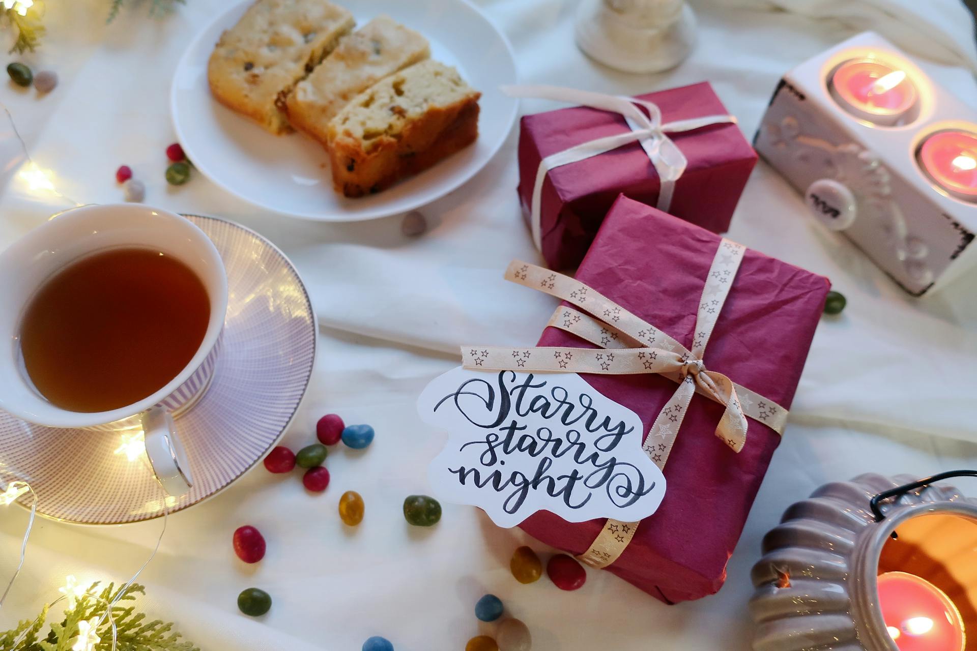 12 Idées de Cadeaux pour Noël pour les amateurs de thé (et futurs passionnés)